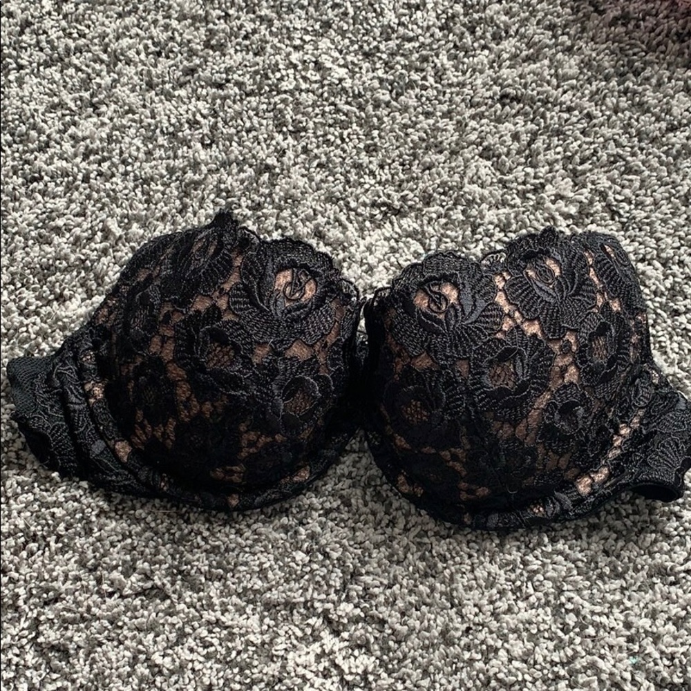 Black lace strapless bra